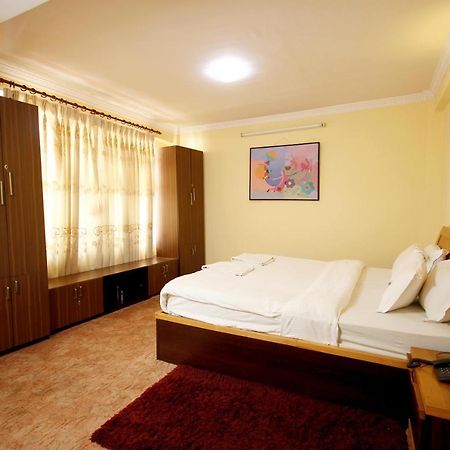 Hotel Mountain Gateway Катманду Екстериор снимка