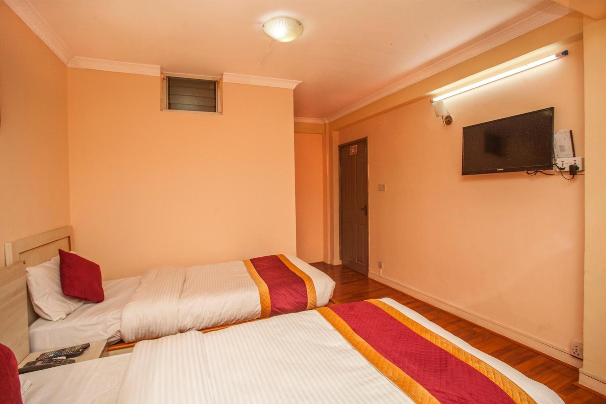 Hotel Mountain Gateway Катманду Екстериор снимка