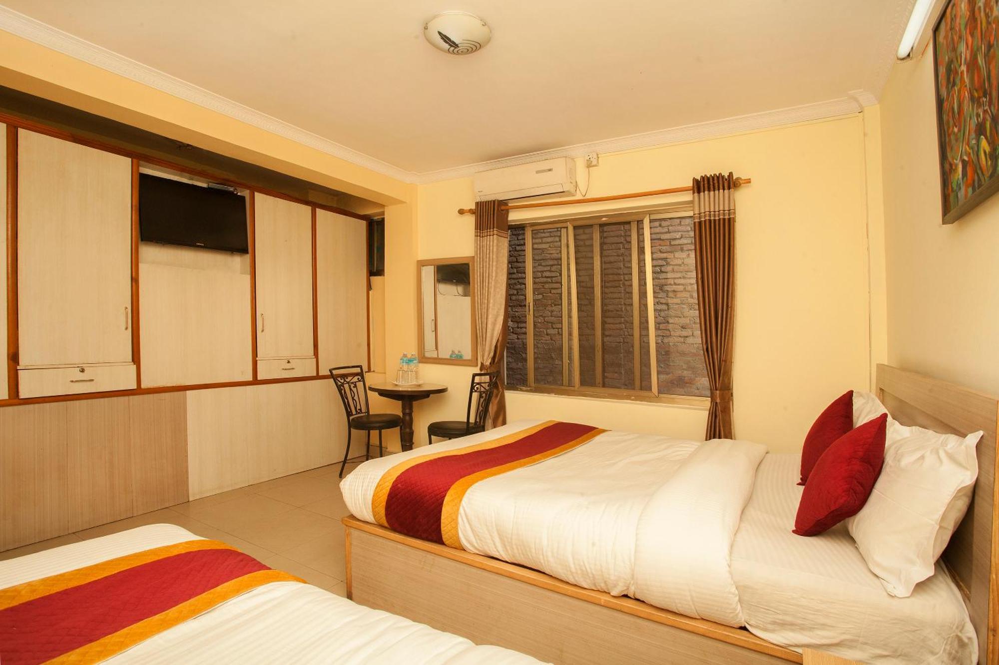 Hotel Mountain Gateway Катманду Екстериор снимка