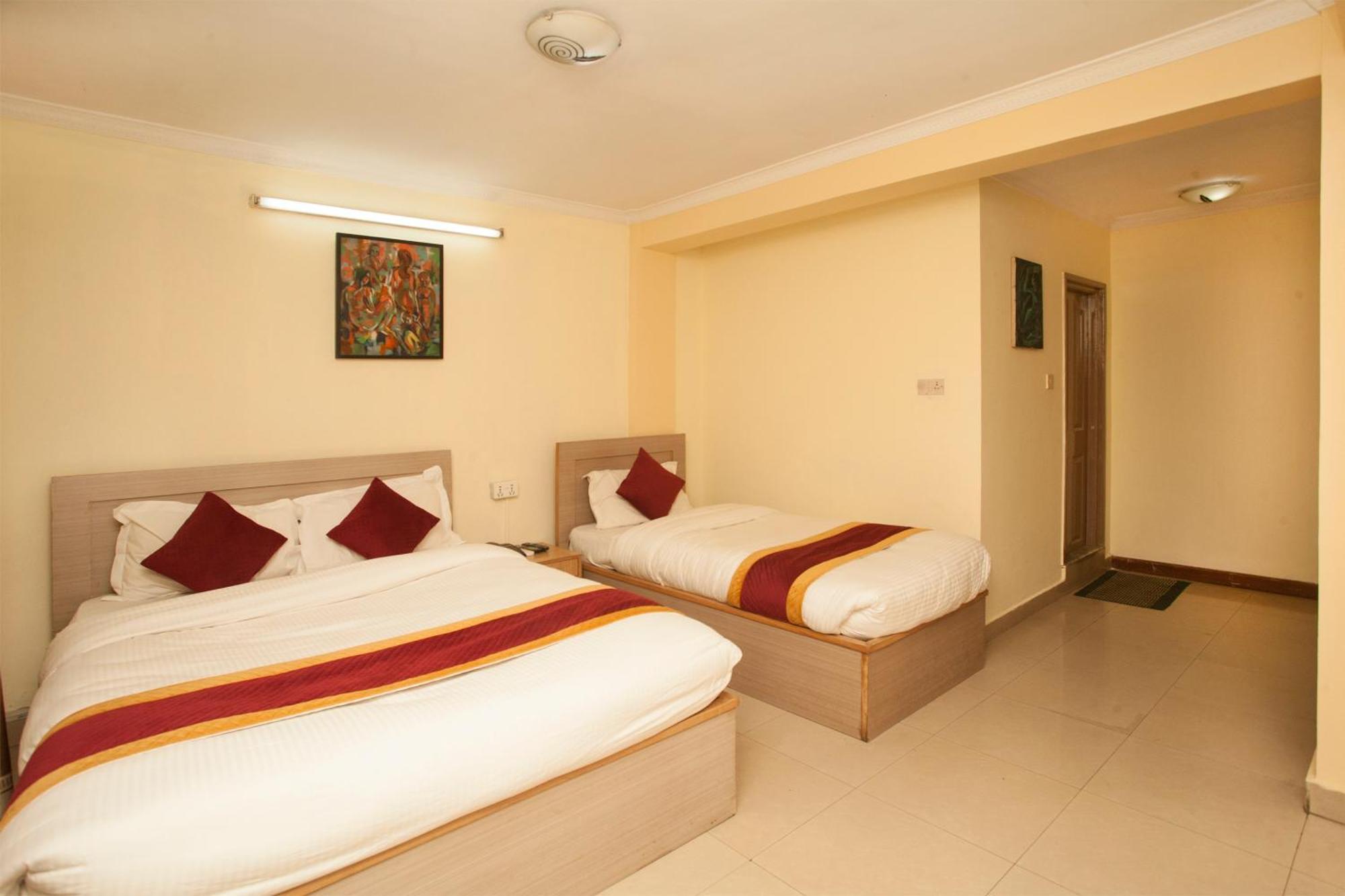Hotel Mountain Gateway Катманду Екстериор снимка