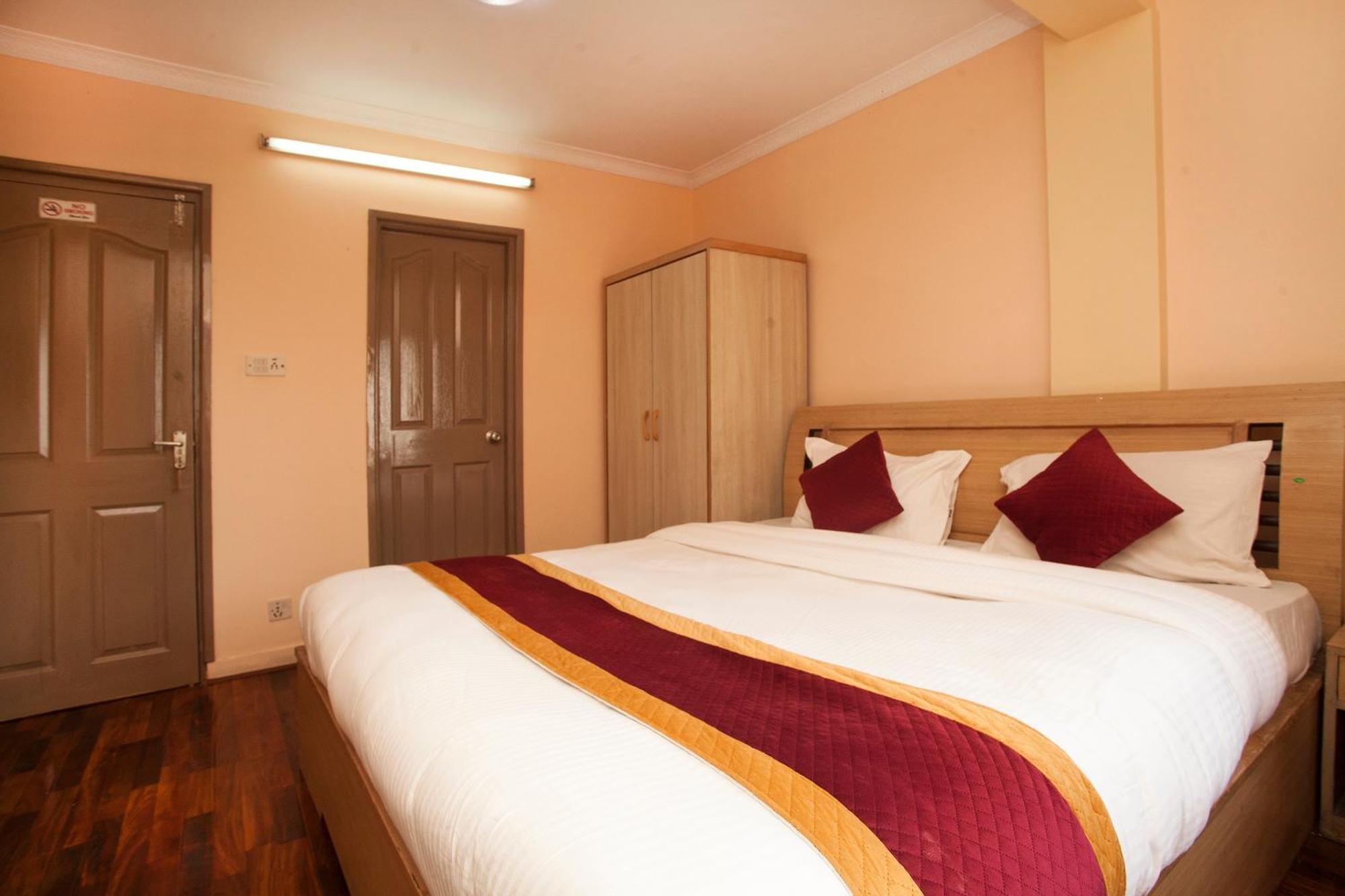 Hotel Mountain Gateway Катманду Екстериор снимка