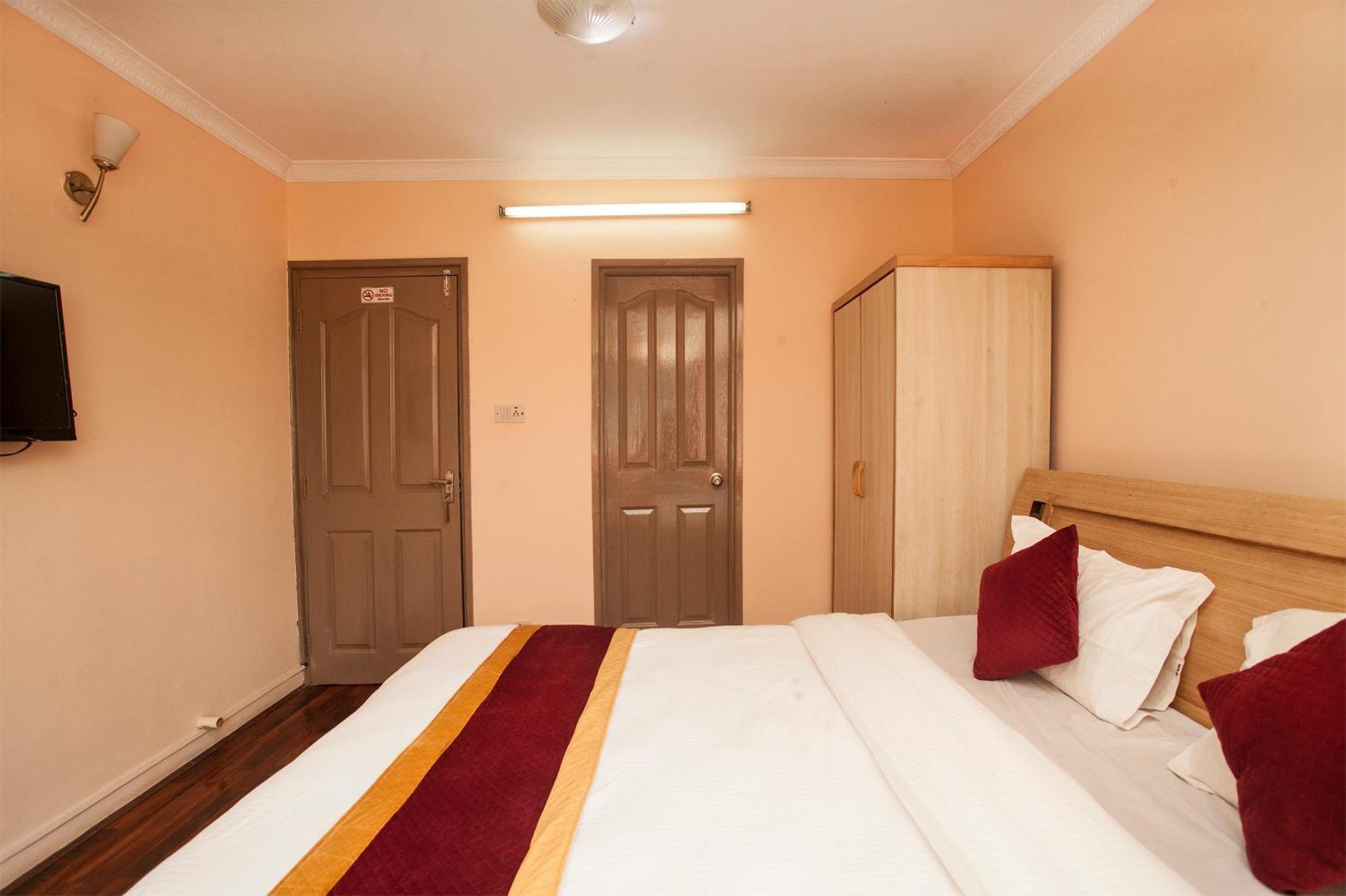 Hotel Mountain Gateway Катманду Екстериор снимка