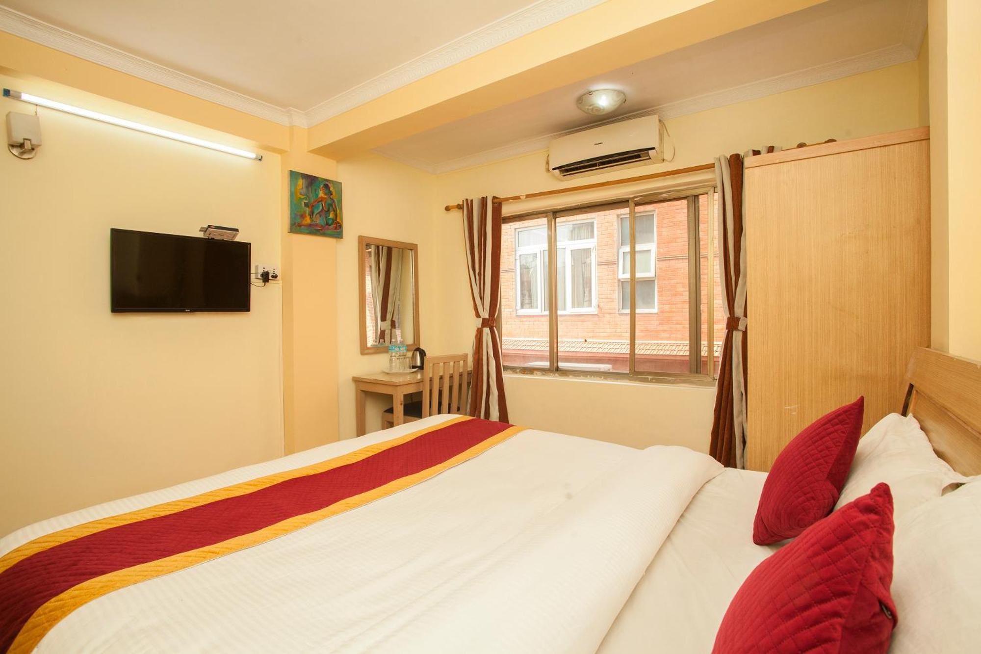 Hotel Mountain Gateway Катманду Екстериор снимка