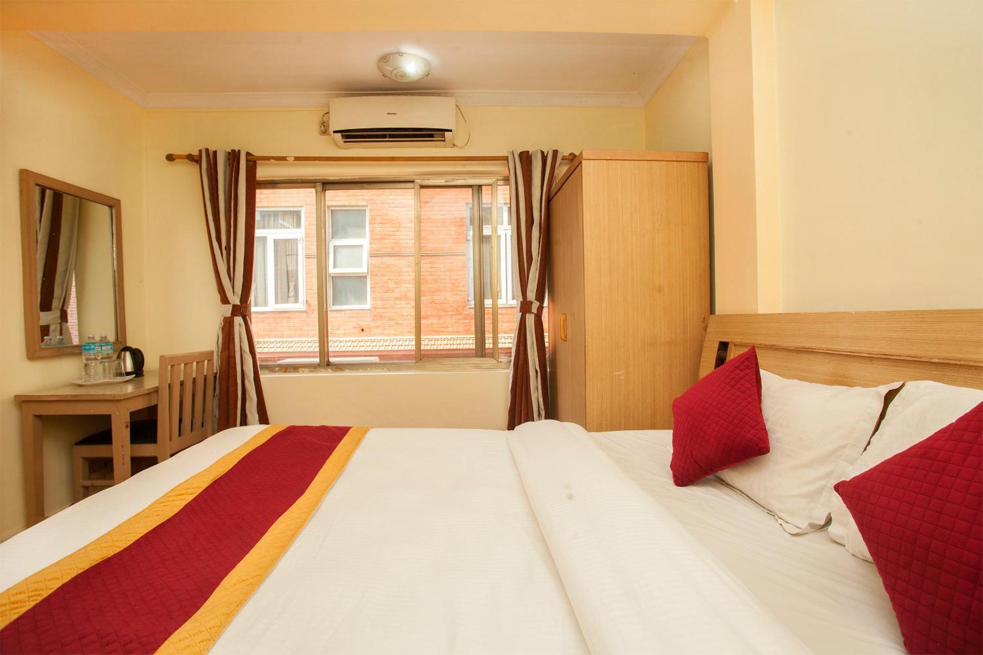 Hotel Mountain Gateway Катманду Екстериор снимка