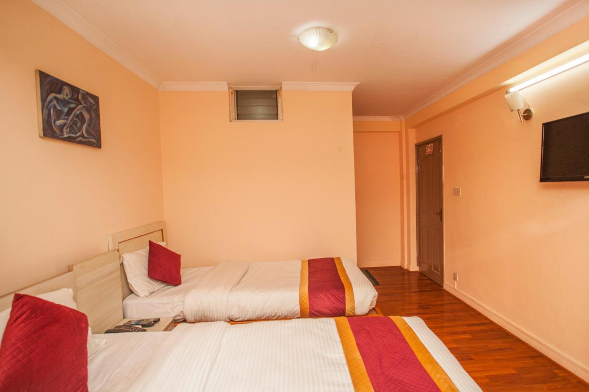 Hotel Mountain Gateway Катманду Екстериор снимка