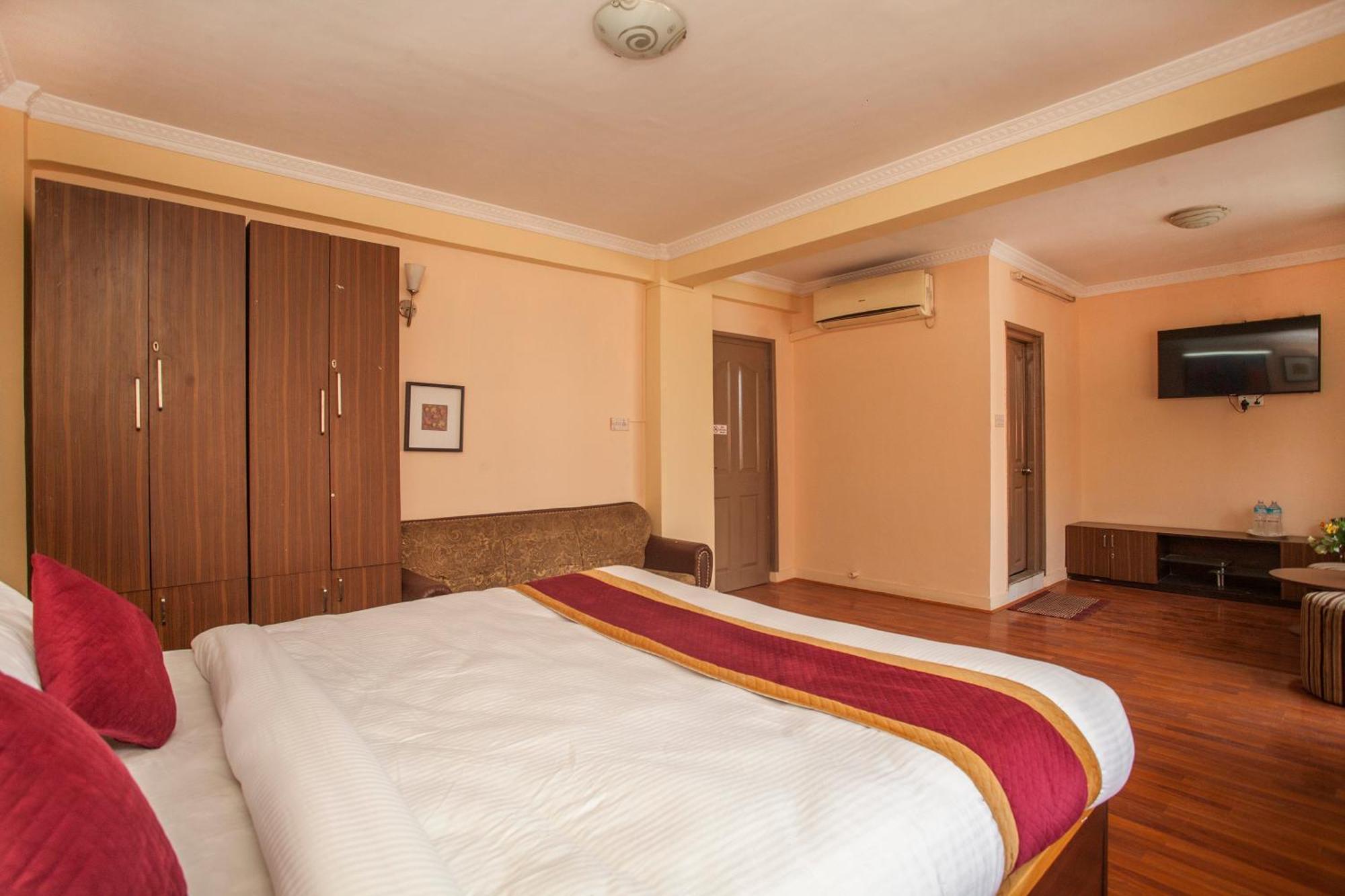 Hotel Mountain Gateway Катманду Екстериор снимка