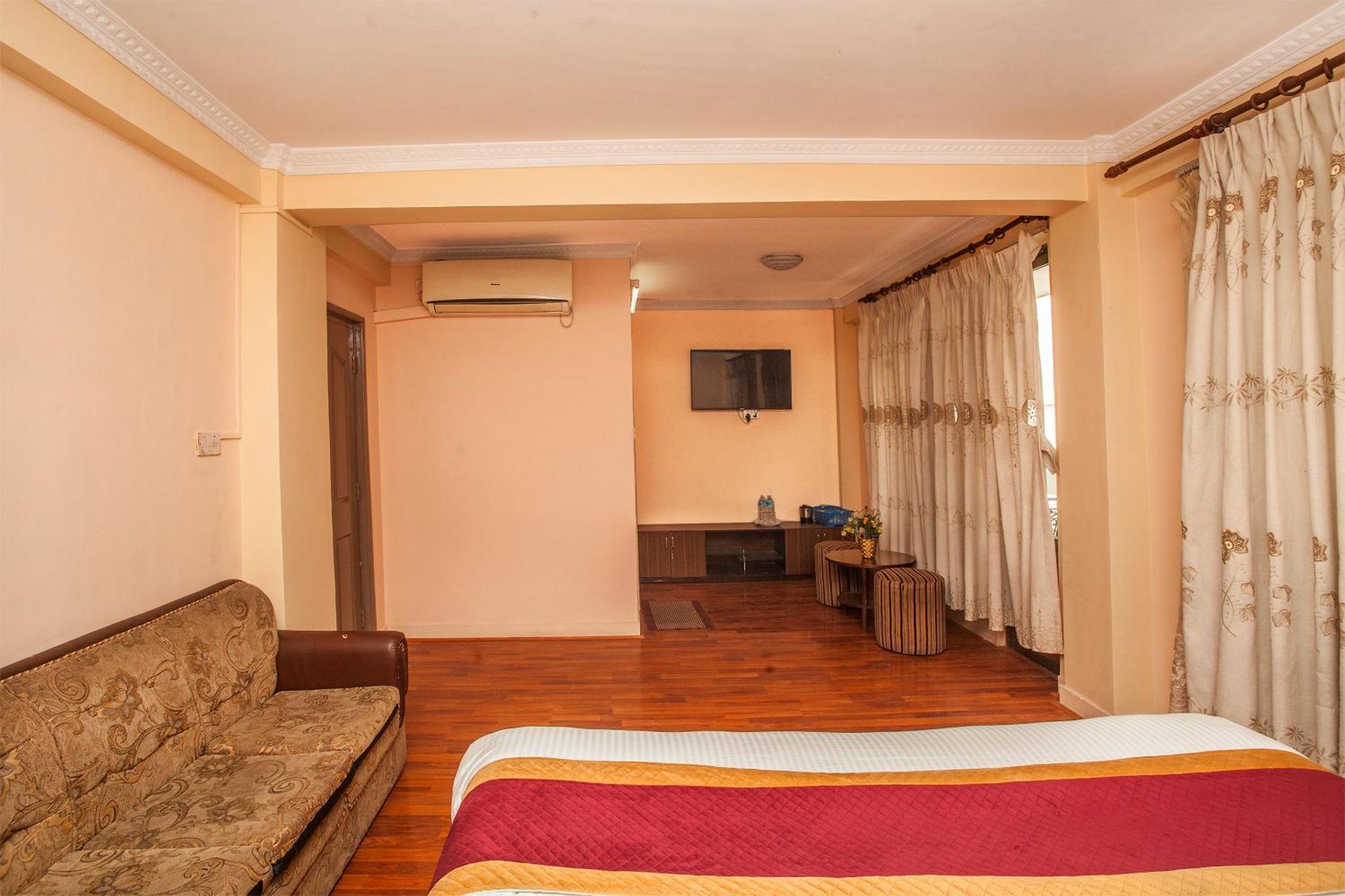 Hotel Mountain Gateway Катманду Екстериор снимка