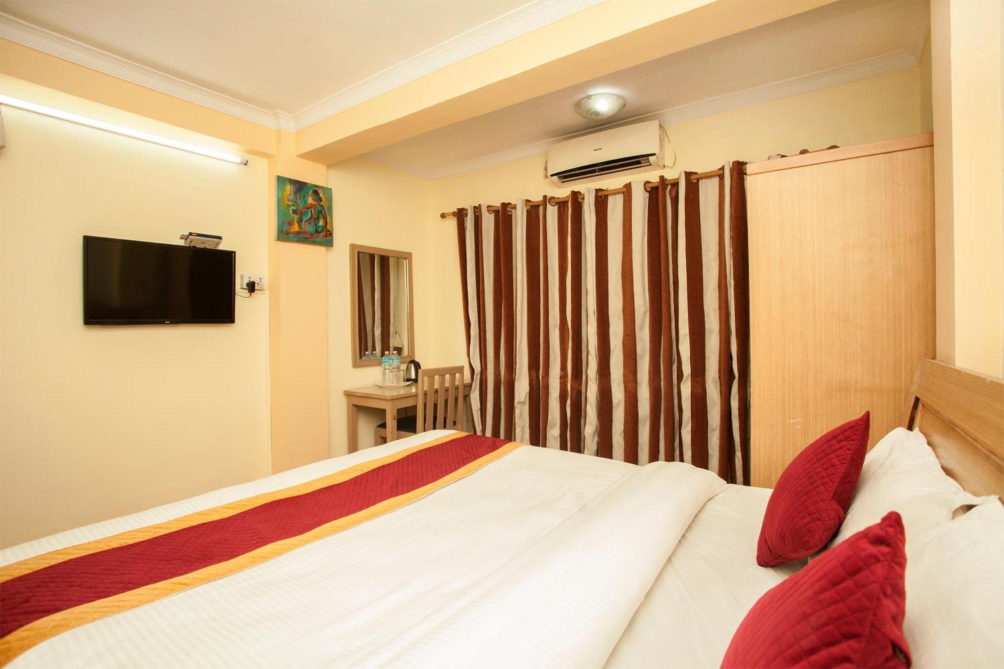 Hotel Mountain Gateway Катманду Екстериор снимка