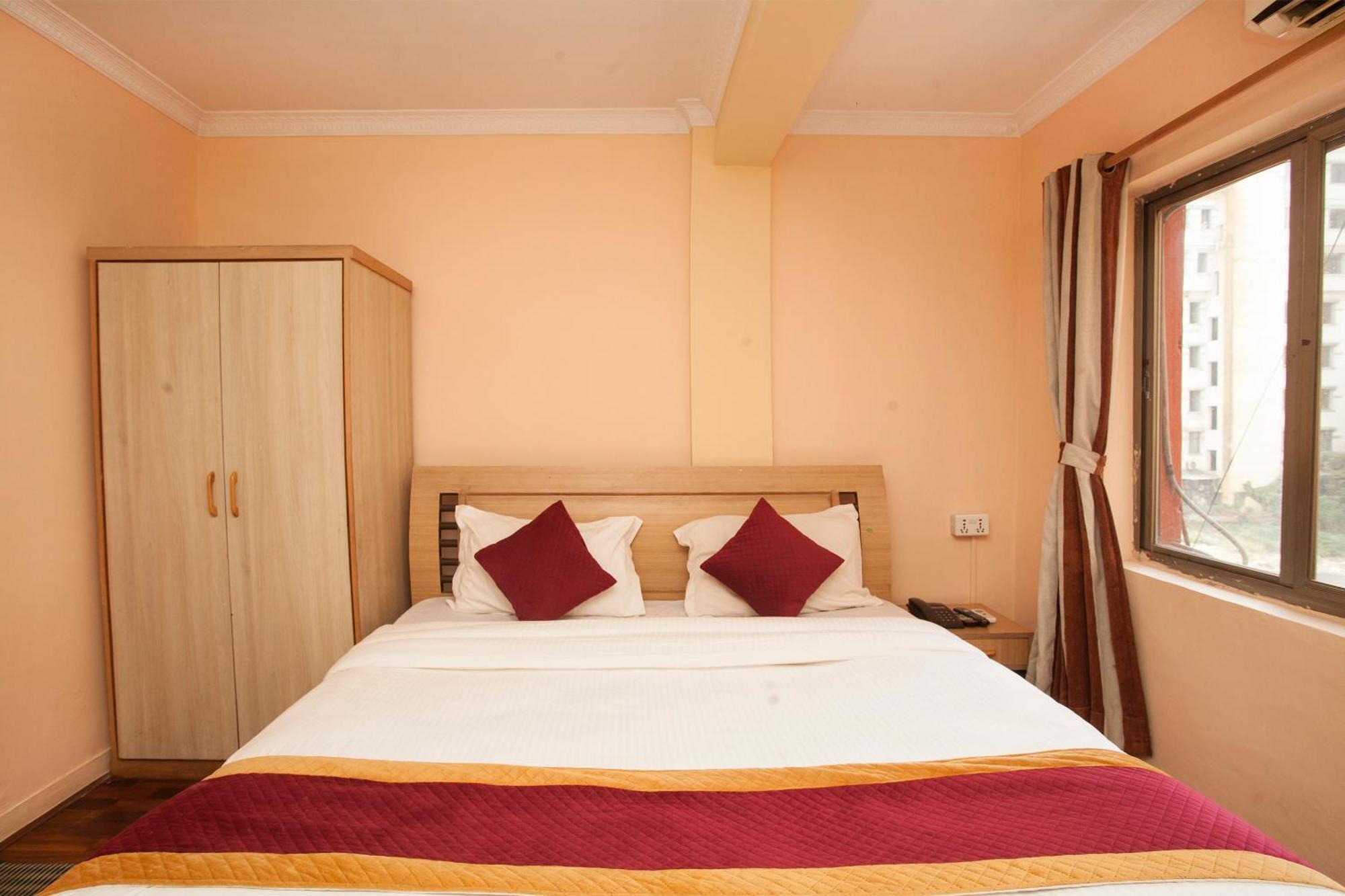 Hotel Mountain Gateway Катманду Екстериор снимка