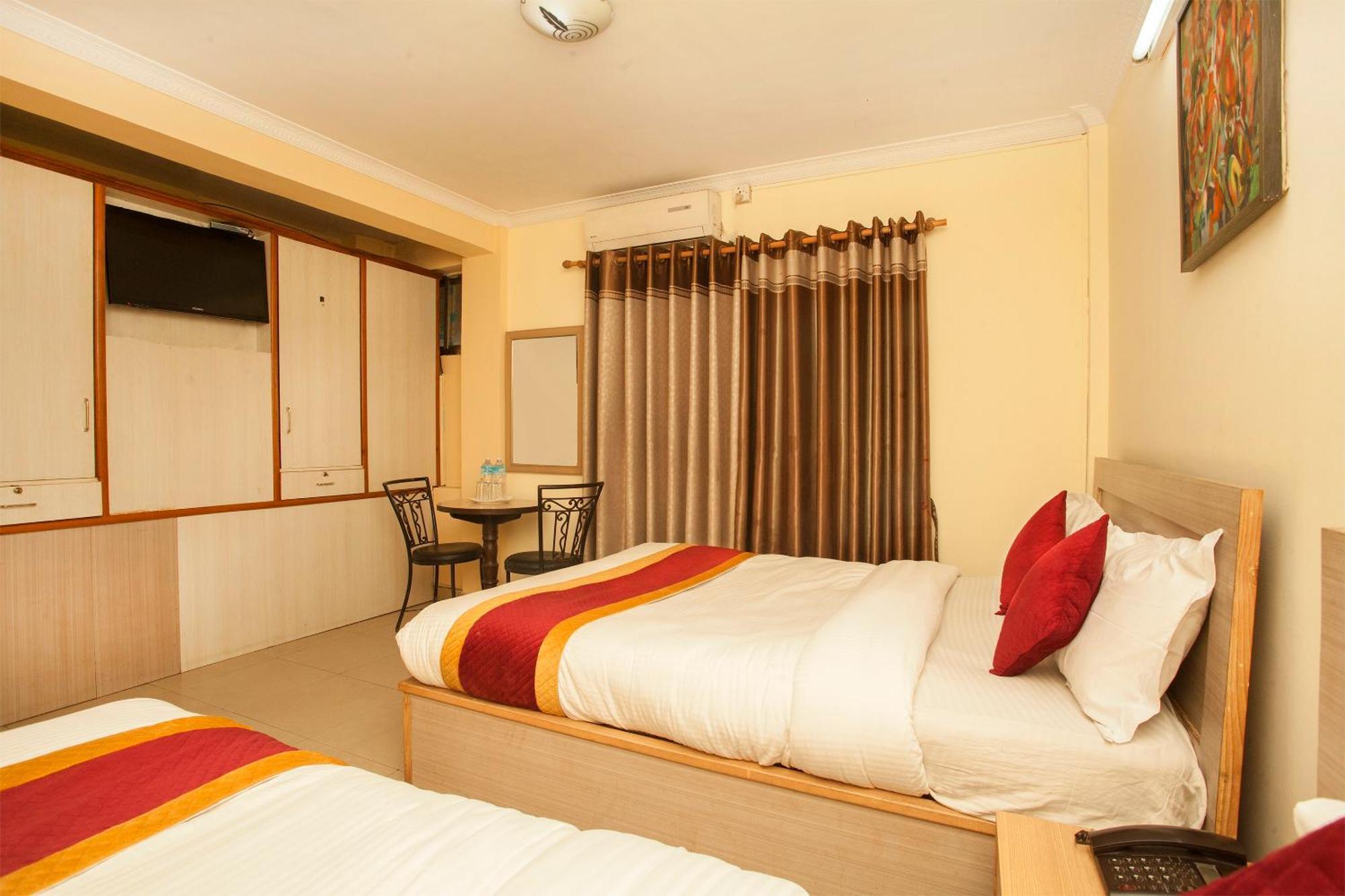 Hotel Mountain Gateway Катманду Екстериор снимка