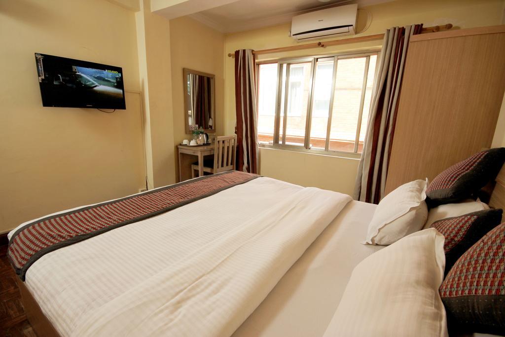 Hotel Mountain Gateway Катманду Екстериор снимка